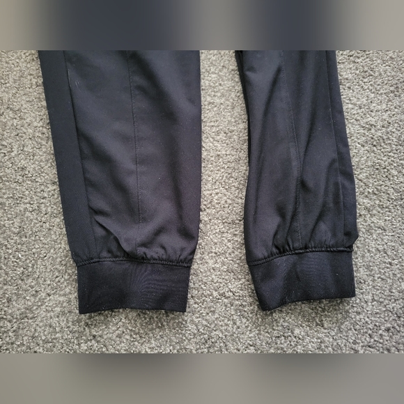 ClimateRight Scrubs by CuddleDuds. Black. Size Large - Picture 5 of 6